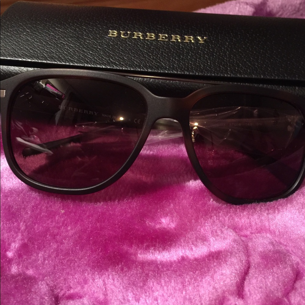 🆕Burberry sunglasses